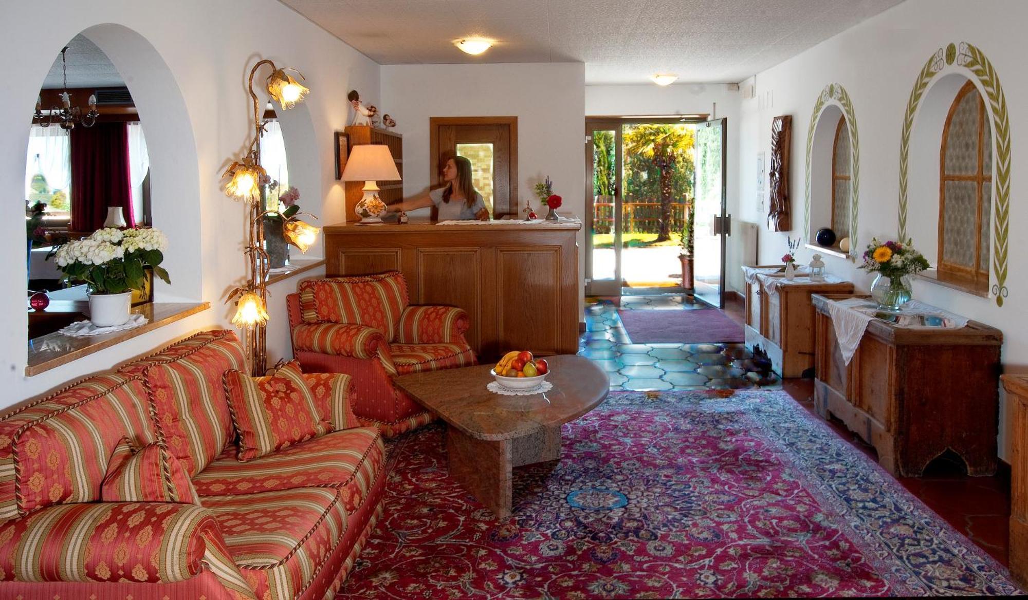 Hotel Appartement Inge Tirolo Ngoại thất bức ảnh