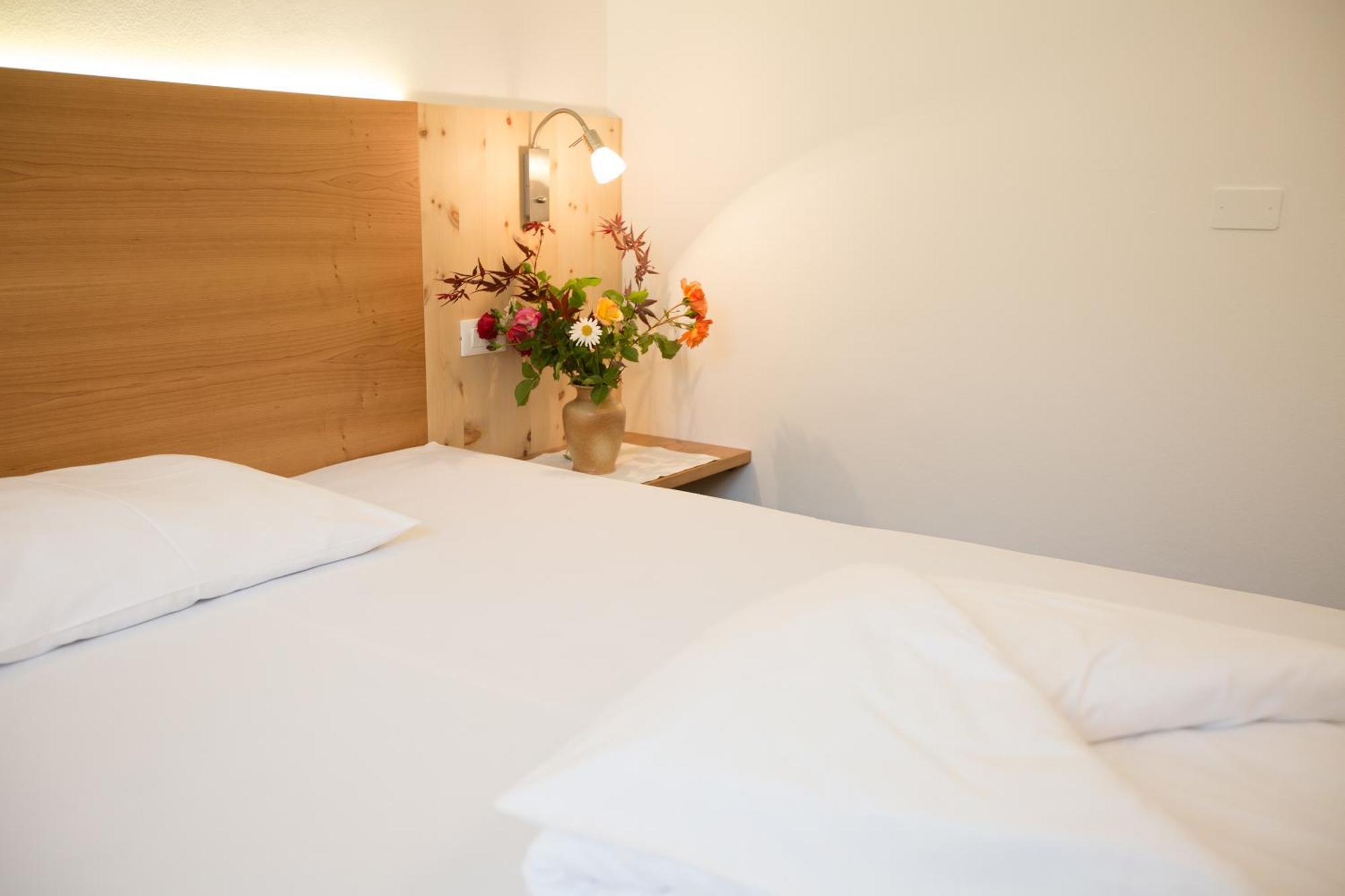 Hotel Appartement Inge Tirolo Ngoại thất bức ảnh