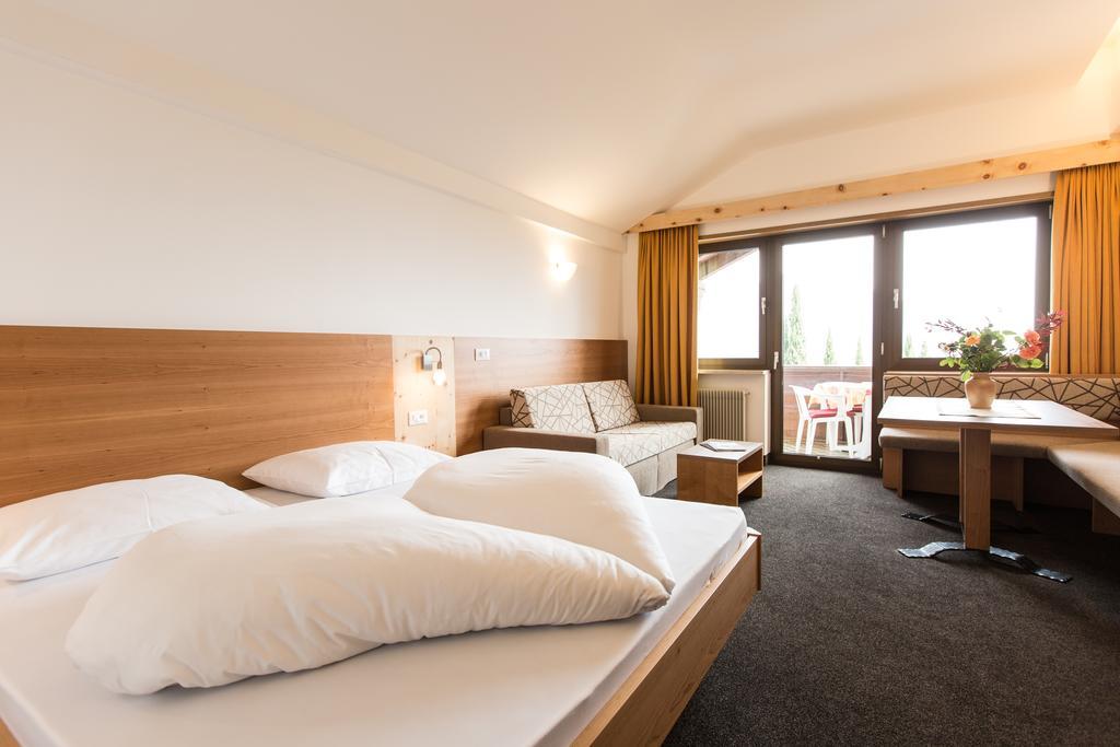 Hotel Appartement Inge Tirolo Ngoại thất bức ảnh